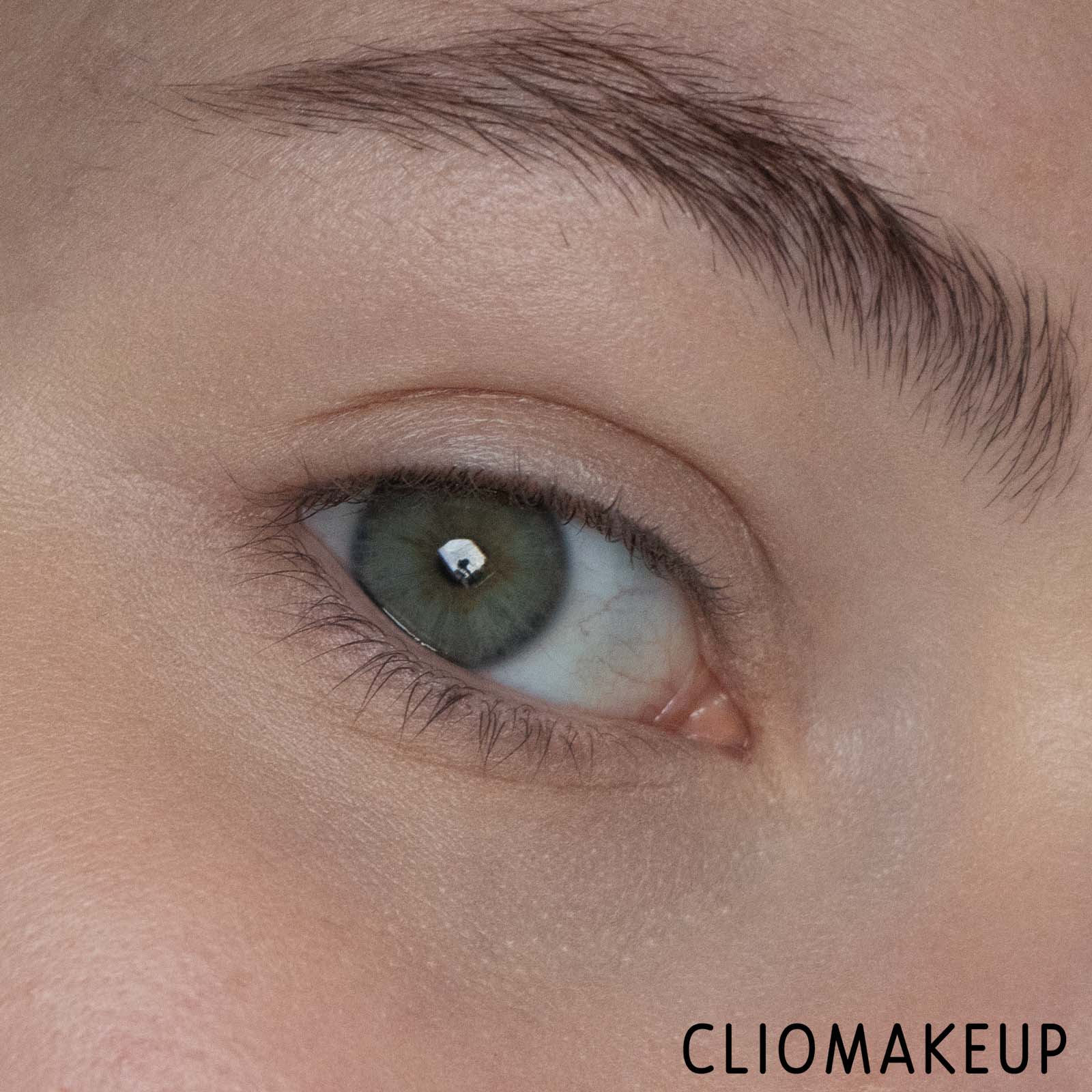 Cliomakeup-Recensione-Correttore-Tarte-Shape-Tape-Ultra-Creamy-Concealer-12