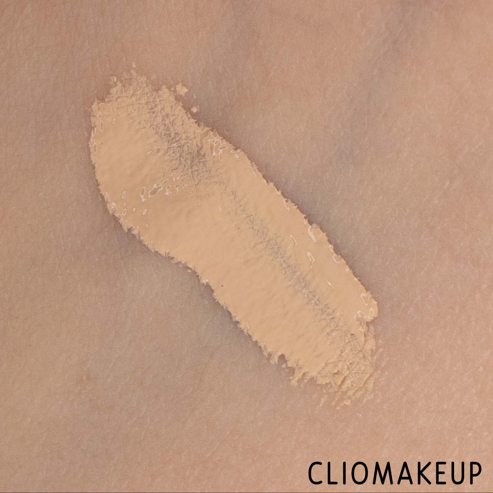 Cliomakeup-Recensione-Correttore-Tarte-Shape-Tape-Ultra-Creamy-Concealer-7