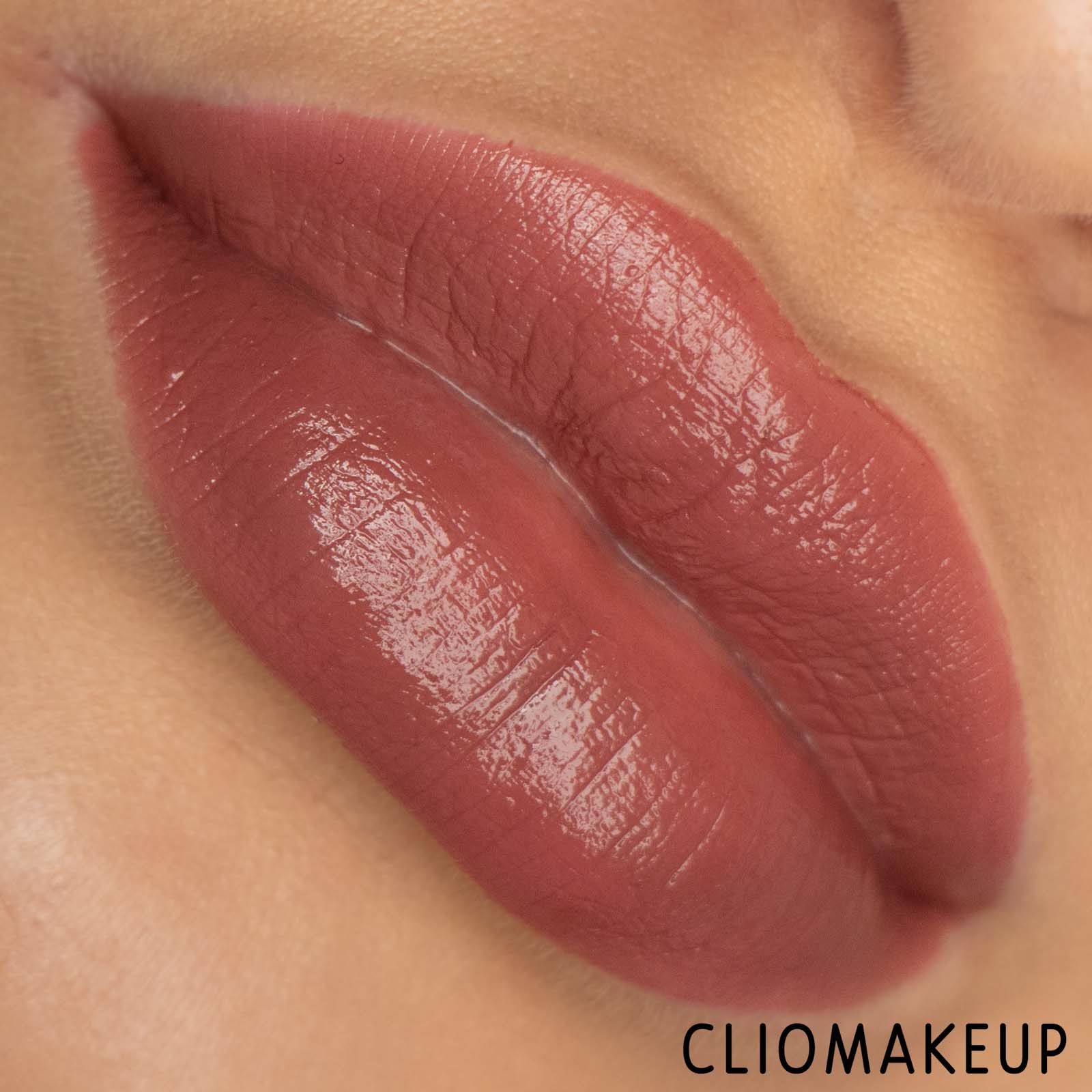 Cliomakeup-Recensione-Rossetto-Huda-Beauty-Sweet-Nudes-Power-Bullet-Cream-Glow-10