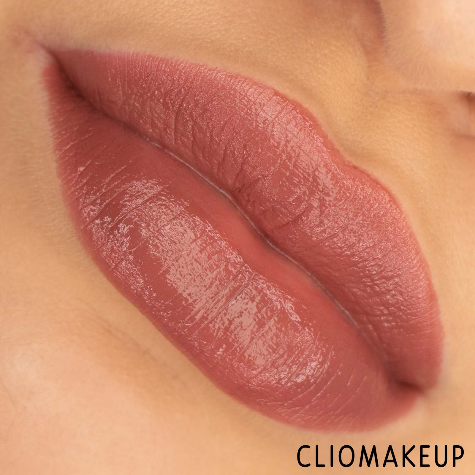 Cliomakeup-Recensione-Rossetto-Huda-Beauty-Sweet-Nudes-Power-Bullet-Cream-Glow-11