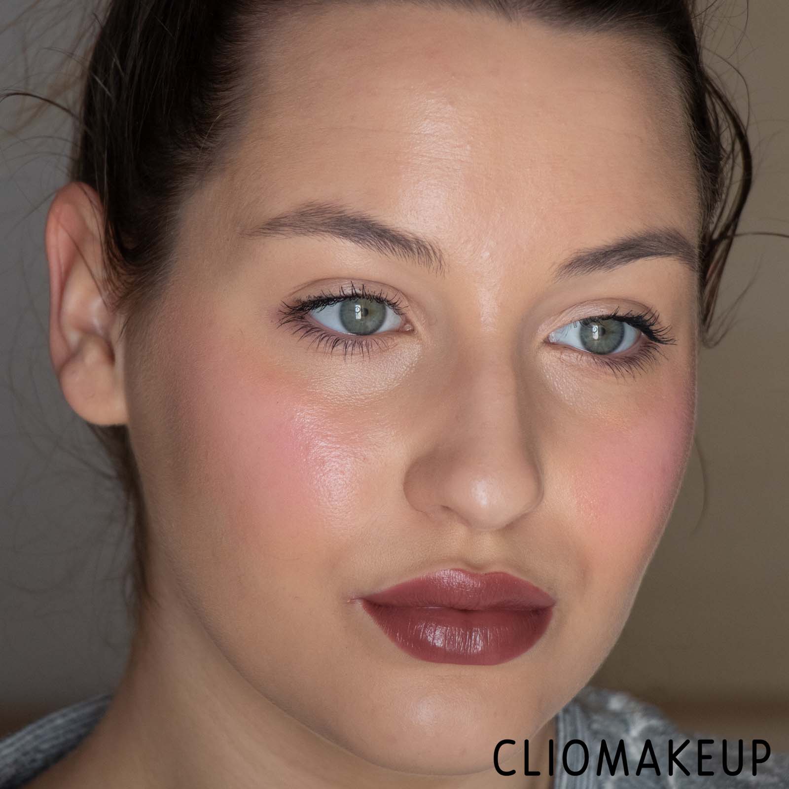 Cliomakeup-Recensione-Rossetto-Huda-Beauty-Sweet-Nudes-Power-Bullet-Cream-Glow-14