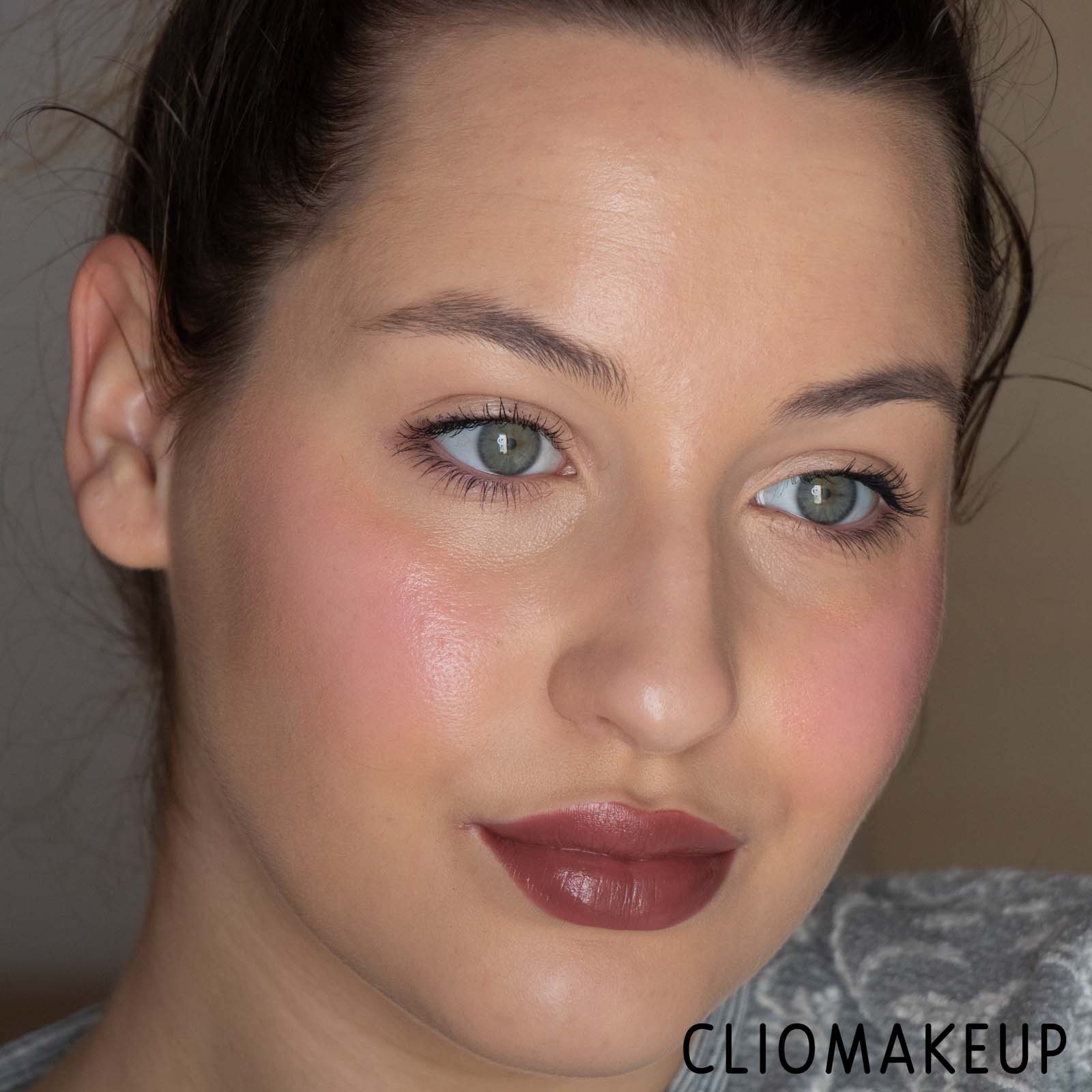 Cliomakeup-Recensione-Rossetto-Huda-Beauty-Sweet-Nudes-Power-Bullet-Cream-Glow-15