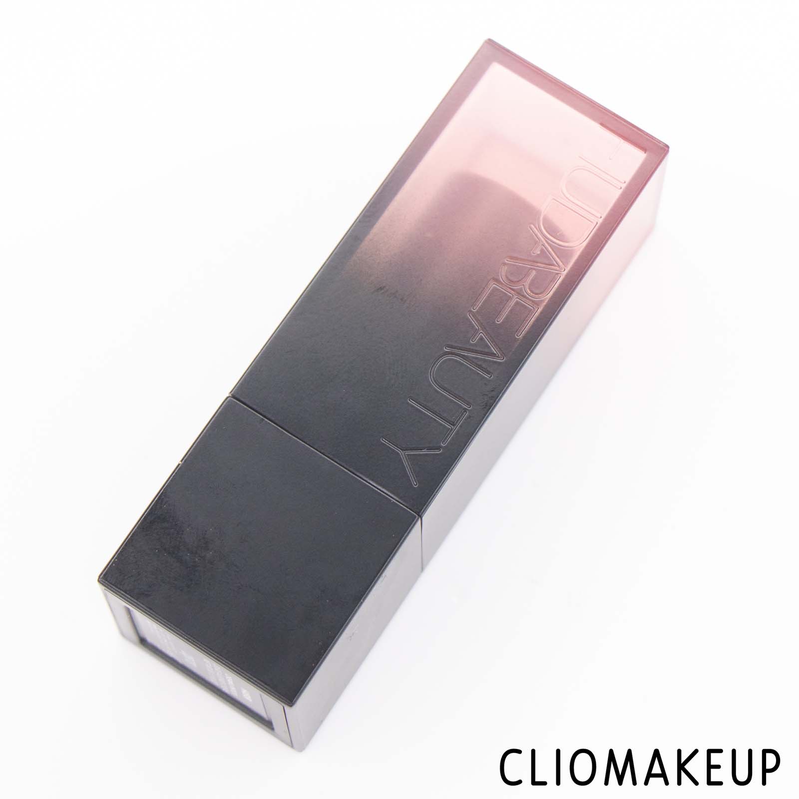 Cliomakeup-Recensione-Rossetto-Huda-Beauty-Sweet-Nudes-Power-Bullet-Cream-Glow-4
