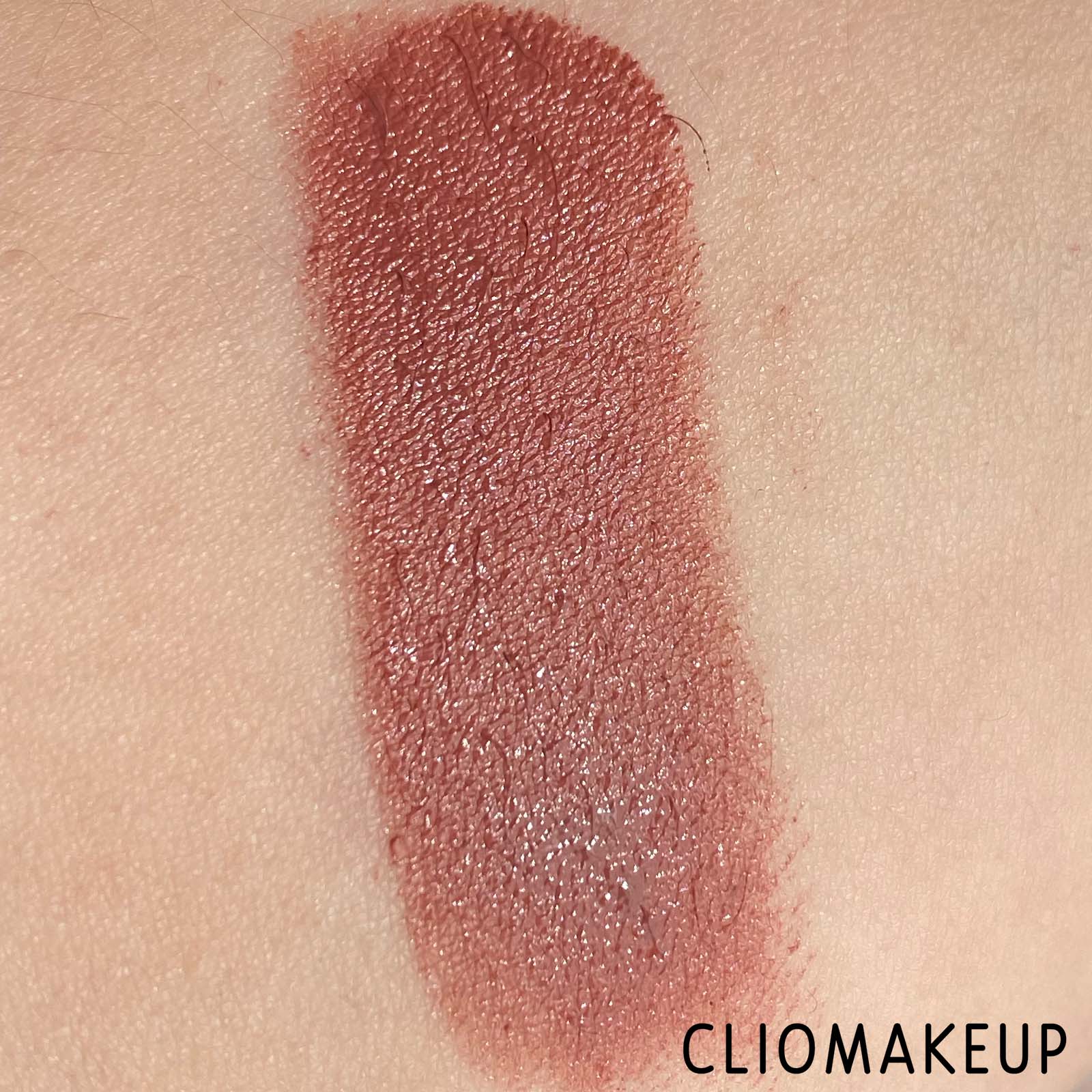 Cliomakeup-Recensione-Rossetto-Huda-Beauty-Sweet-Nudes-Power-Bullet-Cream-Glow-6