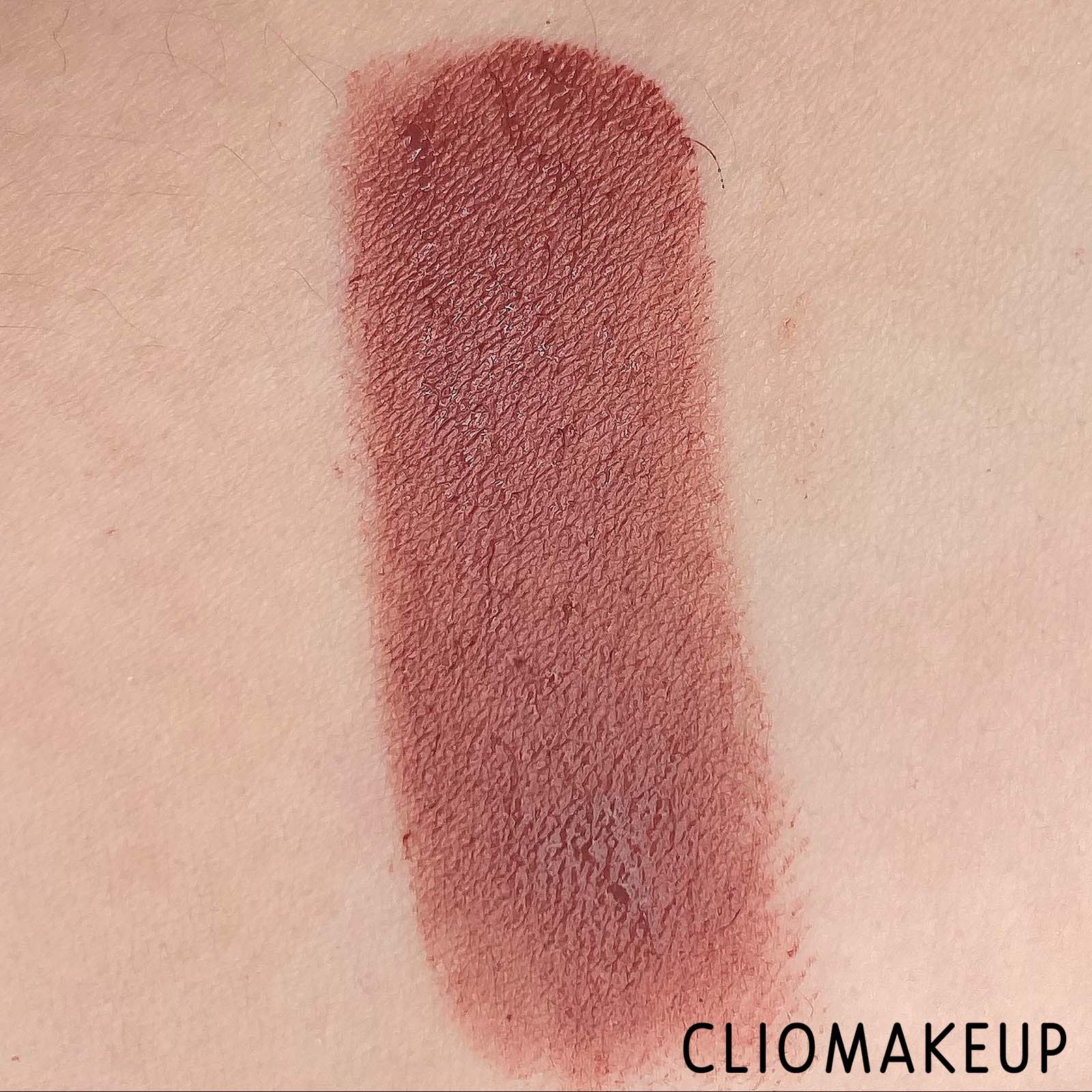 Cliomakeup-Recensione-Rossetto-Huda-Beauty-Sweet-Nudes-Power-Bullet-Cream-Glow-7