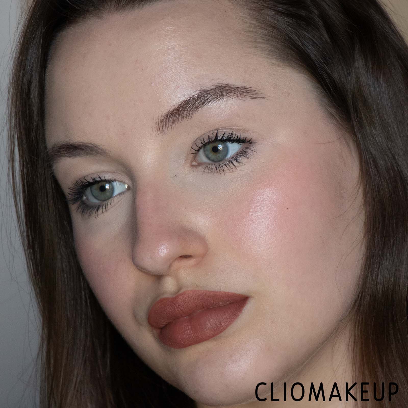 Cliomakeup-Recensione-matita-labbra-Huda-Beauty-Lip-Contour-2.0-Automatic-Lip-Pencil-14