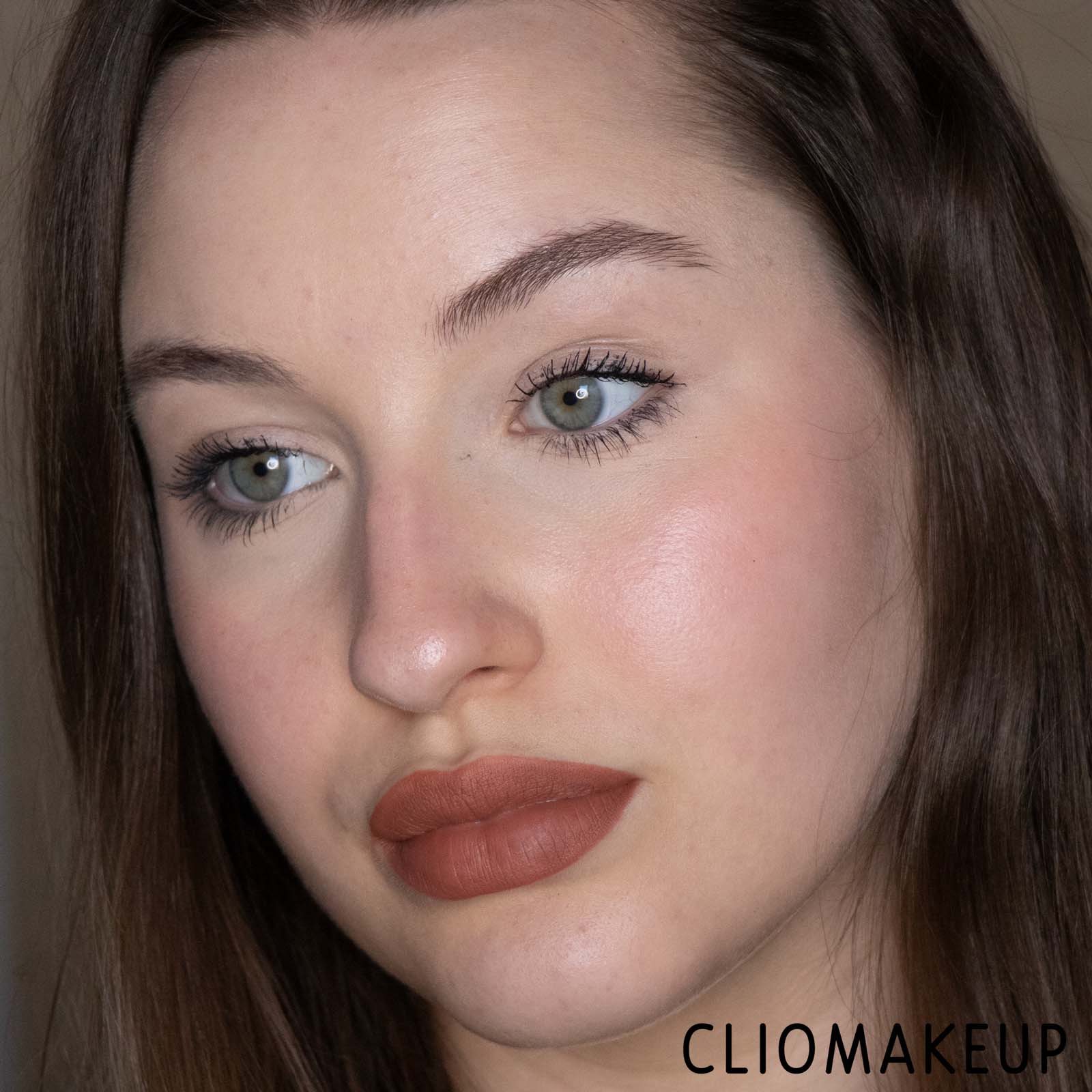 Cliomakeup-Recensione-matita-labbra-Huda-Beauty-Lip-Contour-2.0-Automatic-Lip-Pencil-15