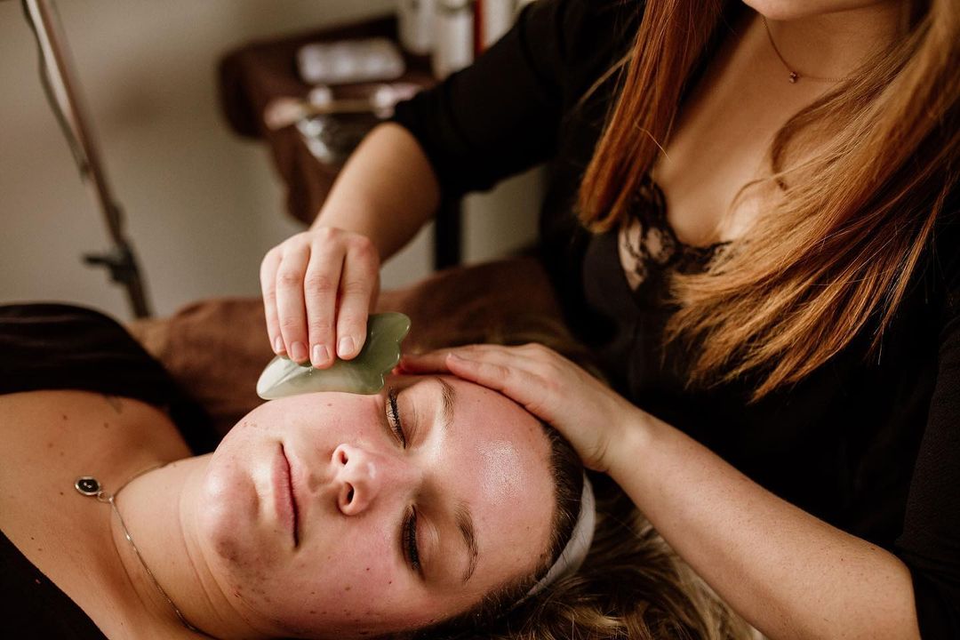 Cliomakeup-prodotti-beauty-famosi-su-tiktok-massaggio-gua-sha