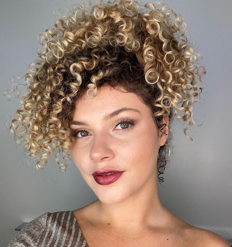cliomakeup-acconciature-capelli-ricci-2021-teamclio-9