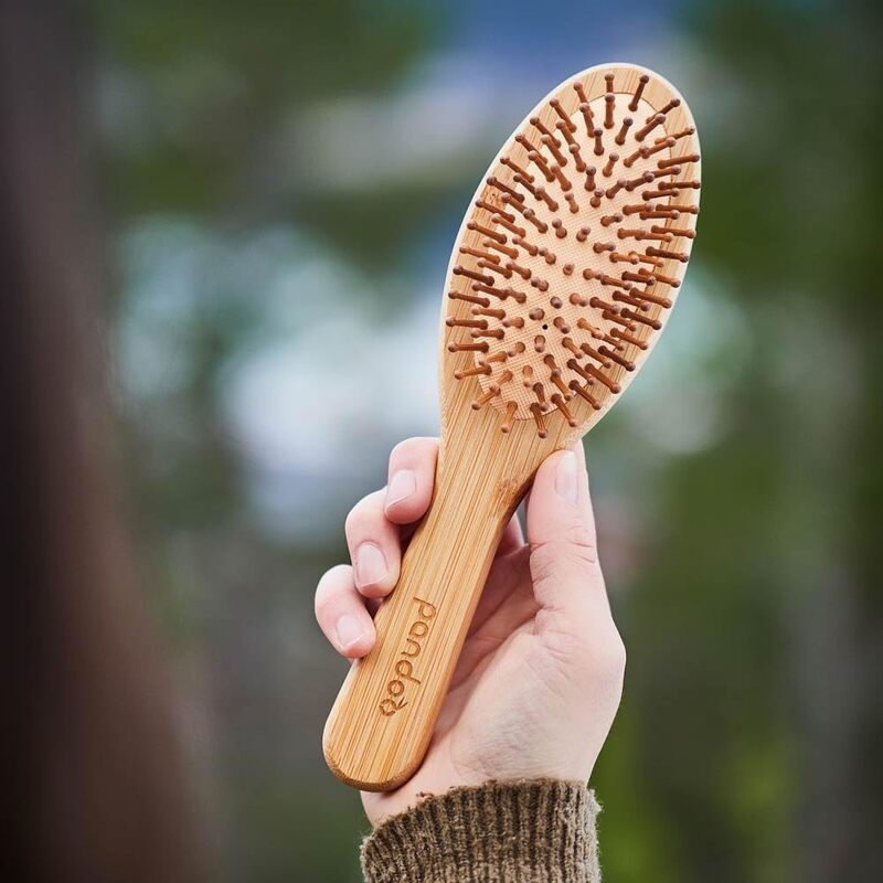 cliomakeup-come-avere-capelli-lucenti-pandoo-spazzola-legno