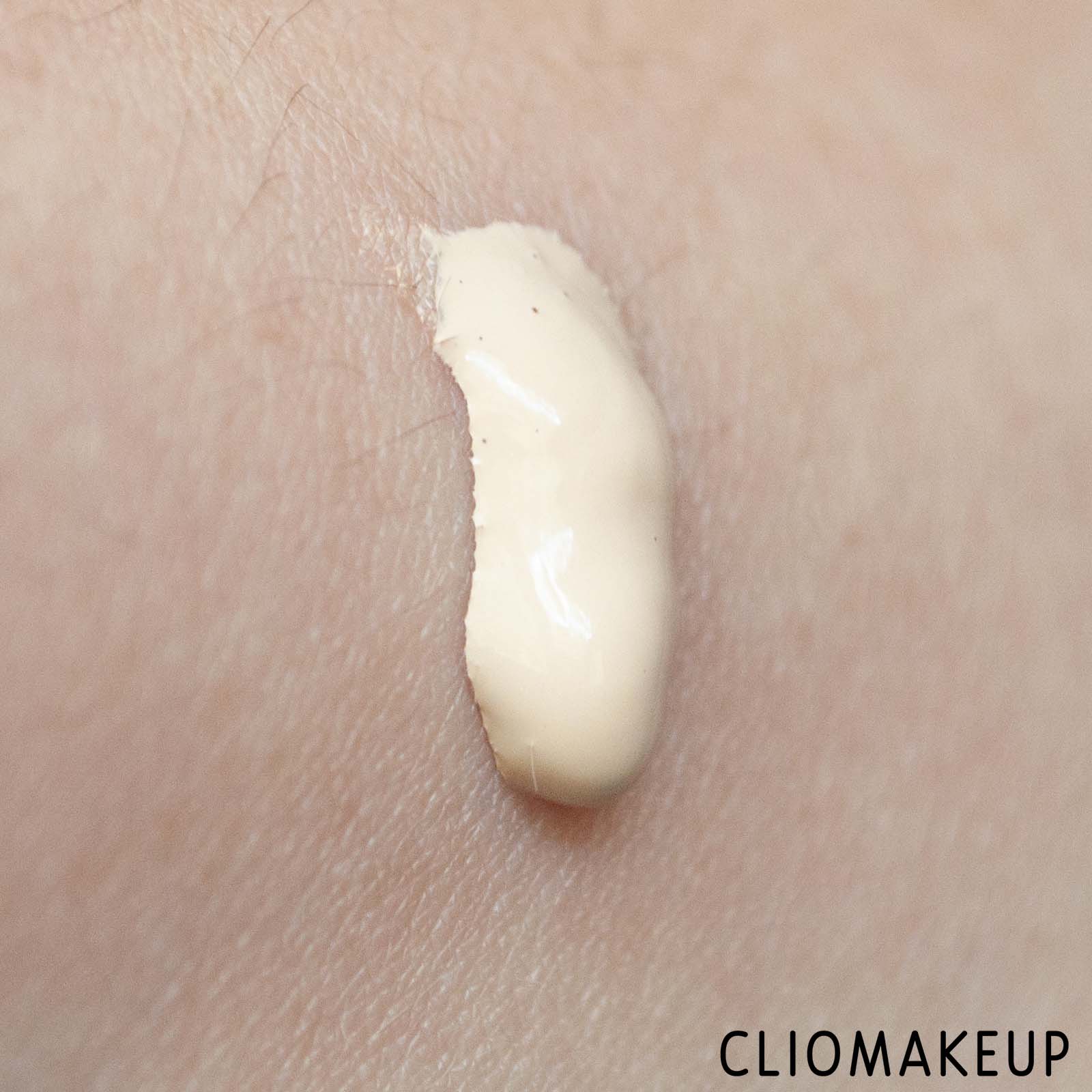 cliomakeup-recensione-fondotinta-make-up-for-ever-watertone-skin-perfecting-fresh-foundation-6