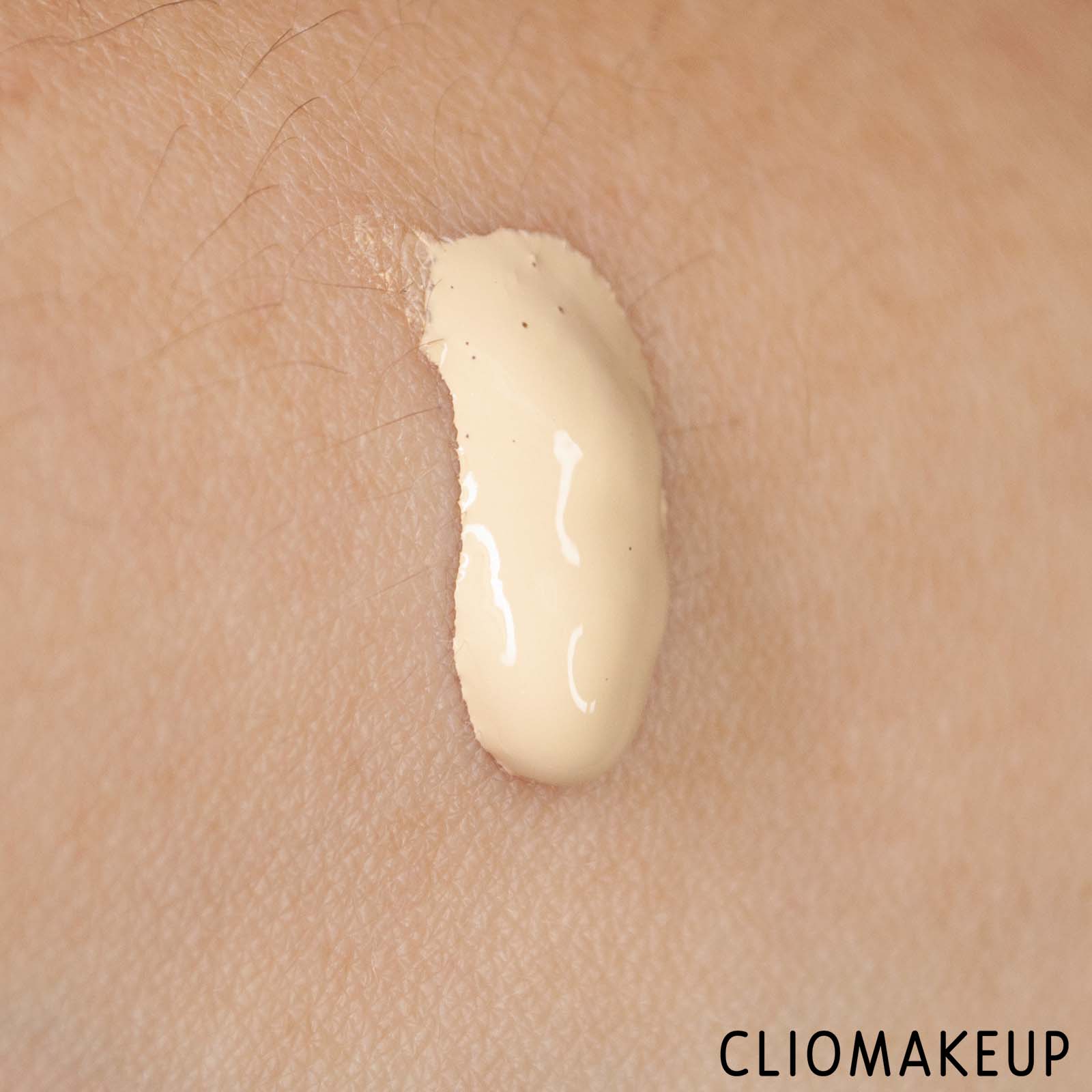 cliomakeup-recensione-fondotinta-make-up-for-ever-watertone-skin-perfecting-fresh-foundation-7