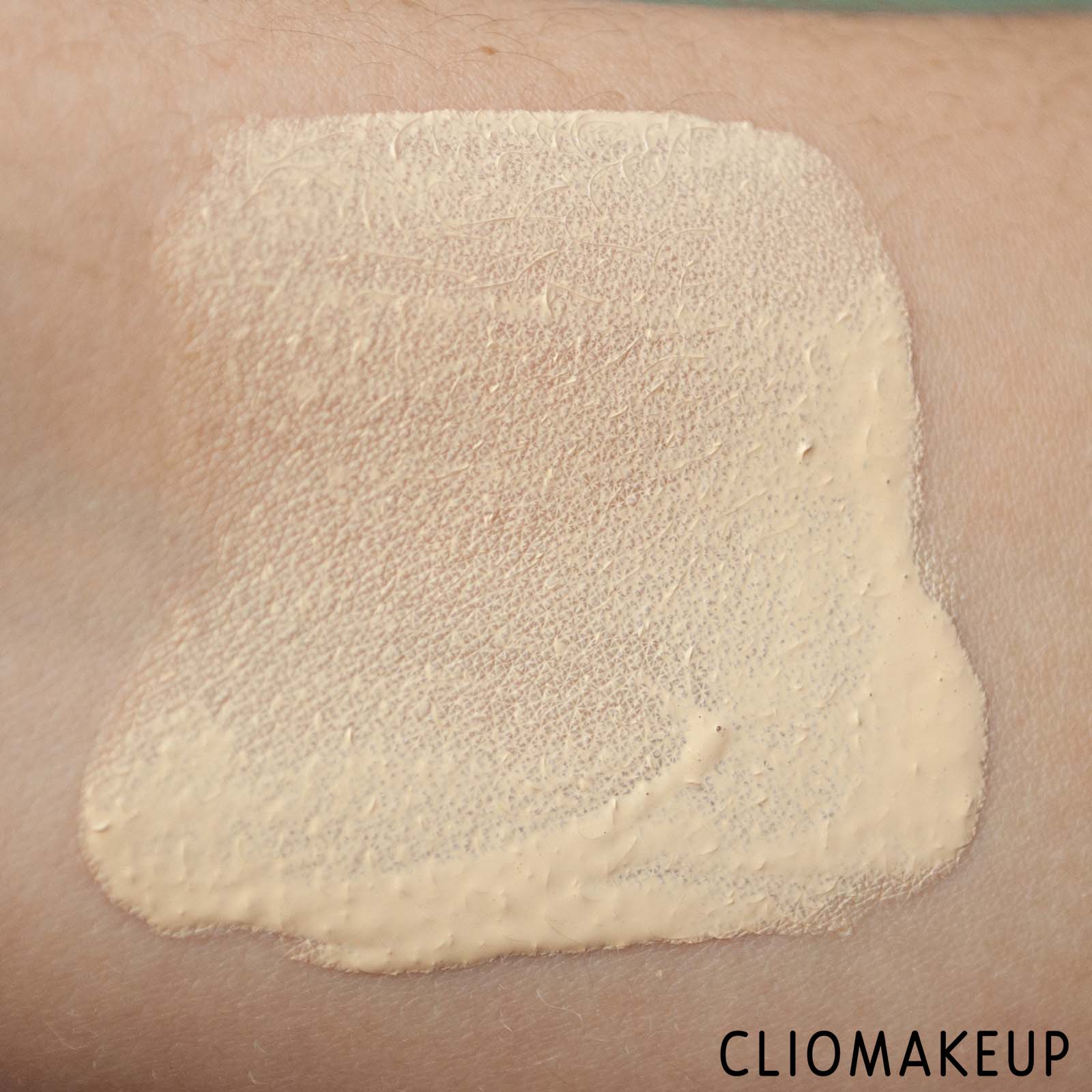 cliomakeup-recensione-fondotinta-make-up-for-ever-watertone-skin-perfecting-fresh-foundation-8