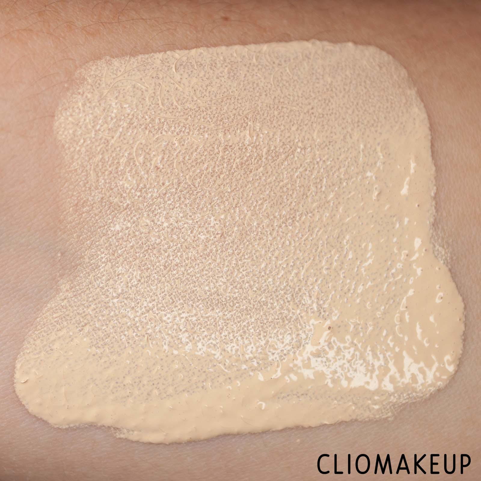cliomakeup-recensione-fondotinta-make-up-for-ever-watertone-skin-perfecting-fresh-foundation-9