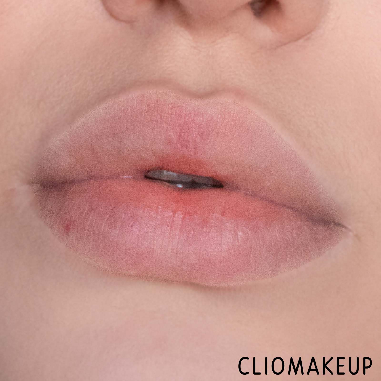 Cliomakeup-Recensione-Rossetto-MAC-Love-Me-Liquid-Lipcolour-8