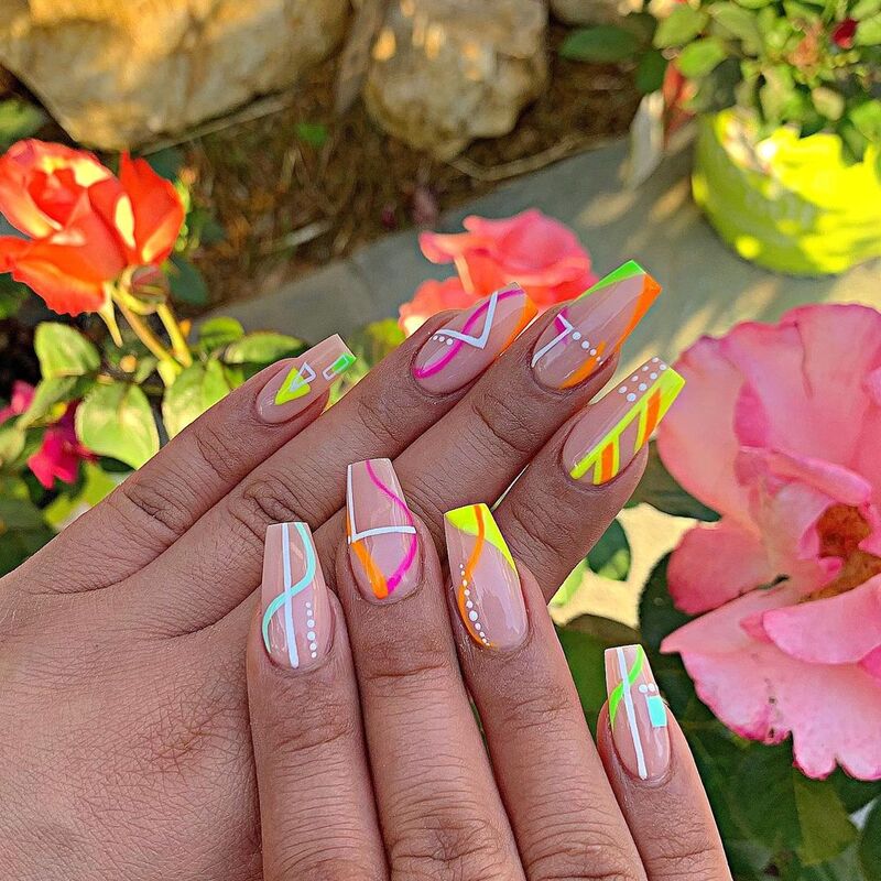 cliomakeup-abstract-nails-fluo
