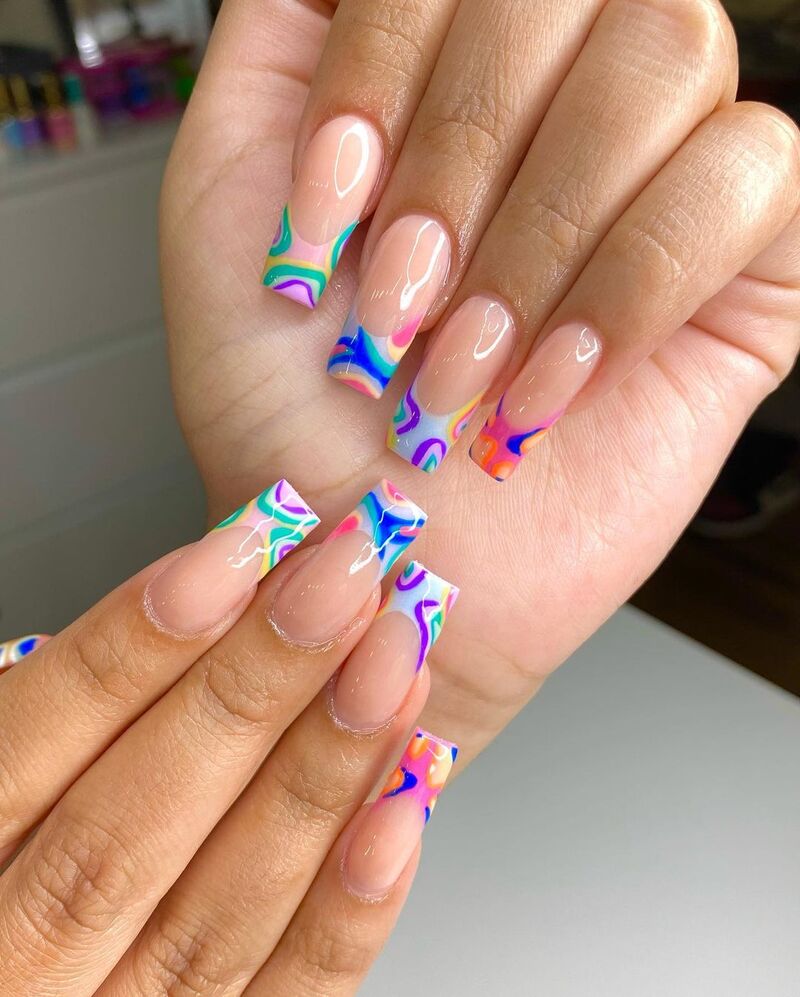 cliomakeup-abstract-nails-french-colorata