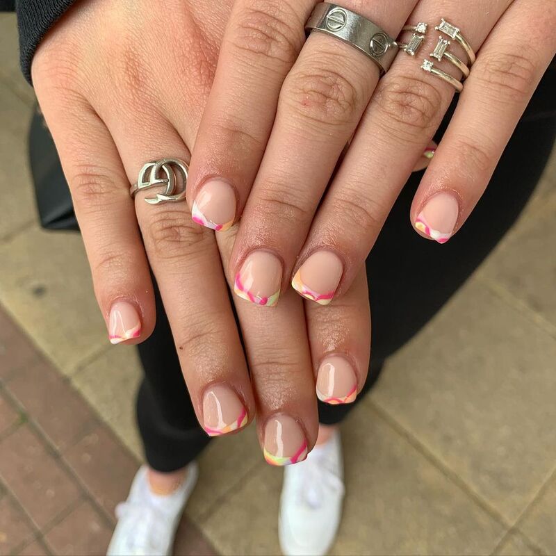 cliomakeup-abstract-nails-french