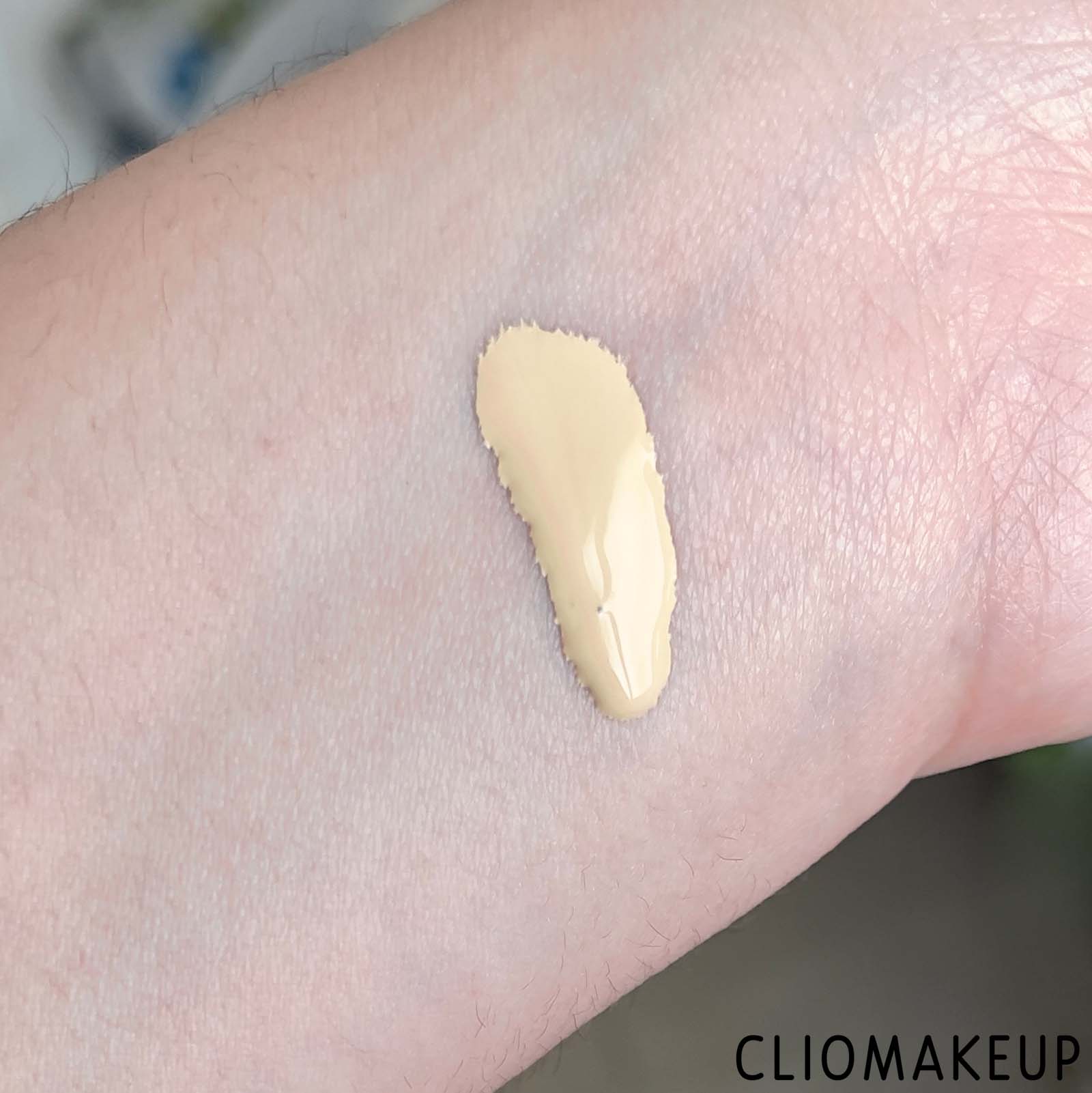 cliomakeup-recensione-fondotinta-bare-minerals-bare-pro-24-h-performance-wear-liquid-foundation-spf-20-6
