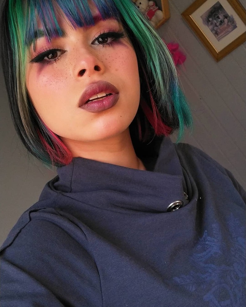 cliomakeup-tendenze-beauty-estate-2021-sopracciglia-colorate