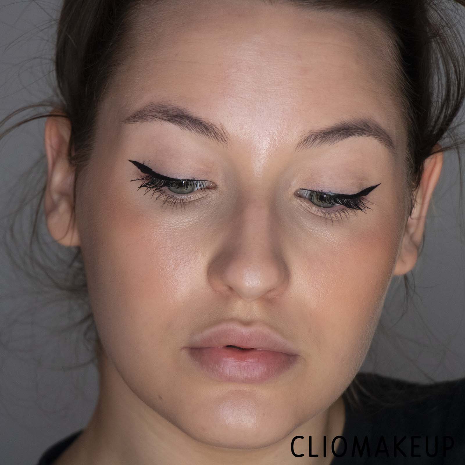 Cliomakeup-Recensione-Fondotinta-MAC-Studio-Radiance-Face-And-Body-Radiant-Sheer-Foundation-14