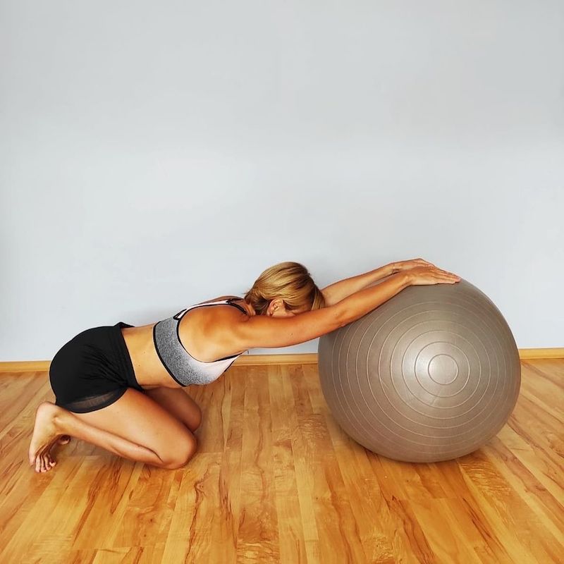 cliomakeup-esercizi-con-fitball-teamclio-6
