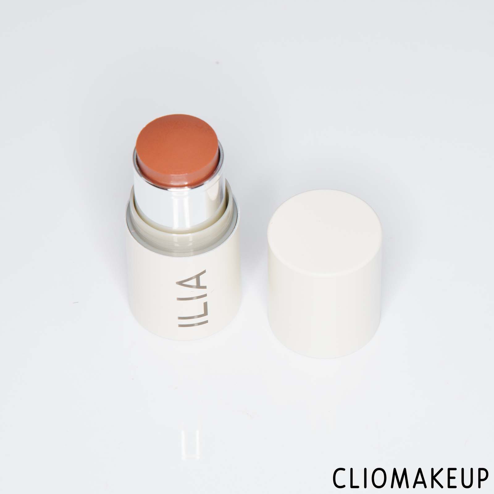 cliomakeup-recensione-blush-ilia-multi-stick-stick-multiuso-5
