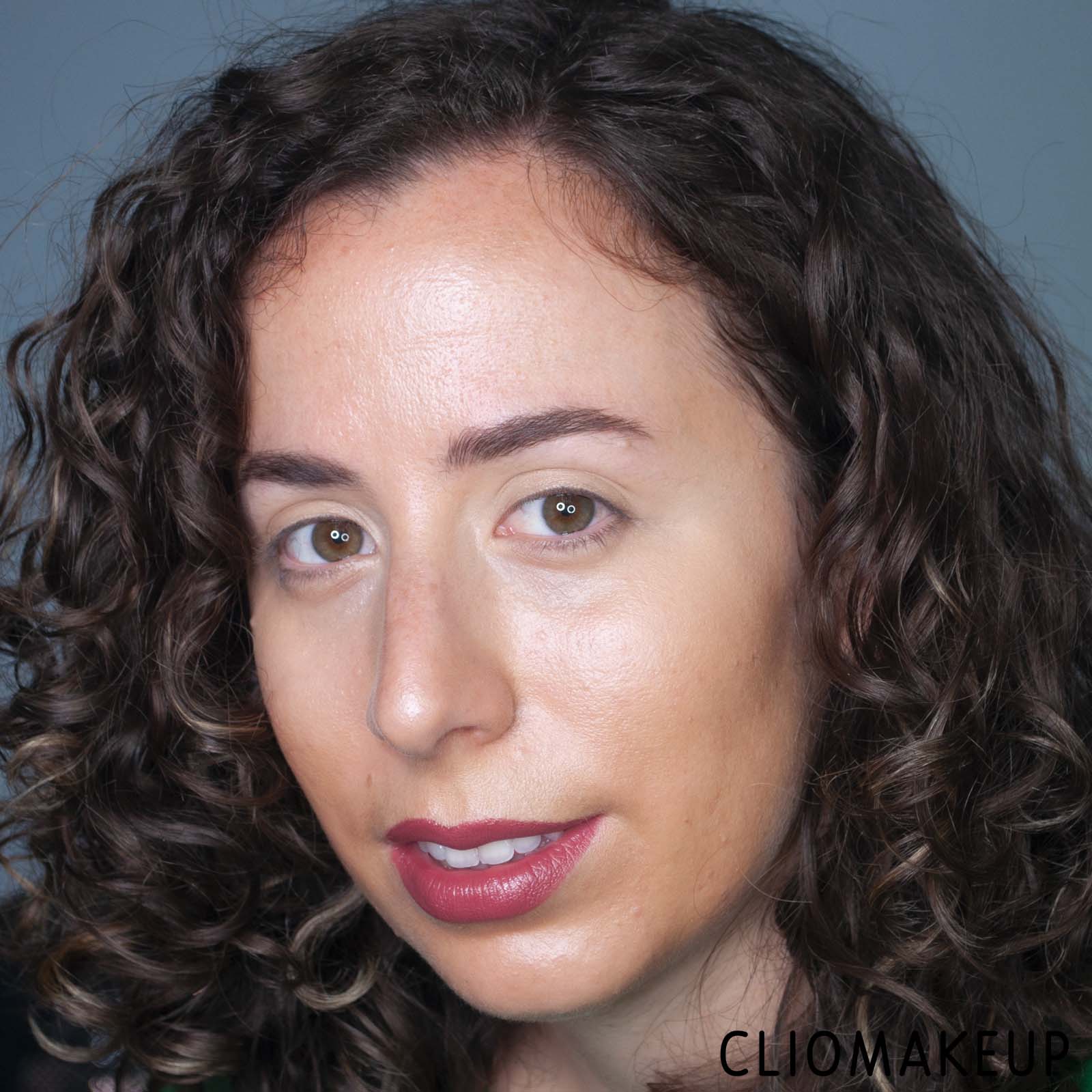 cliomakeup-recensione-fondotinta-huda-beauty-glowish-multidew-skin-tint-13