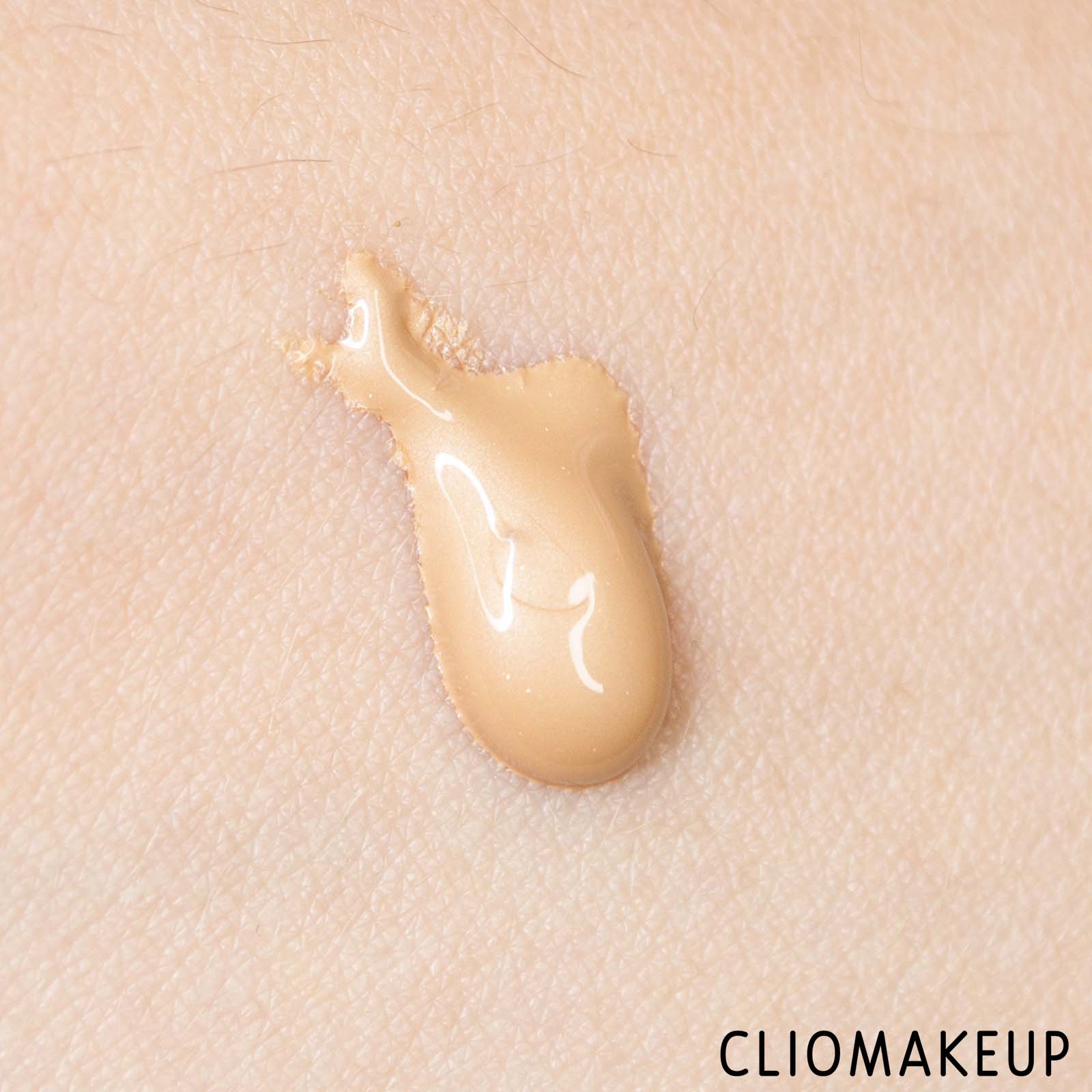 cliomakeup-recensione-fondotinta-huda-beauty-glowish-multidew-skin-tint-7