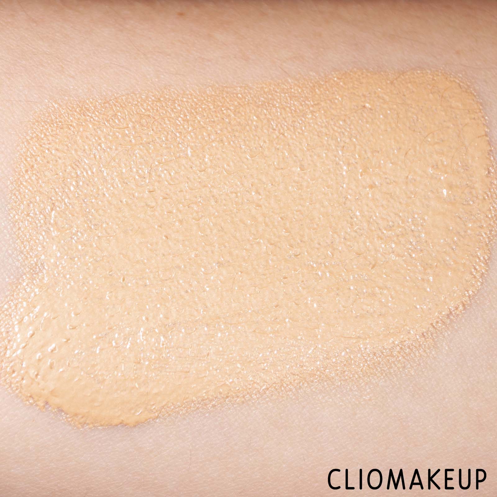 cliomakeup-recensione-fondotinta-huda-beauty-glowish-multidew-skin-tint-9