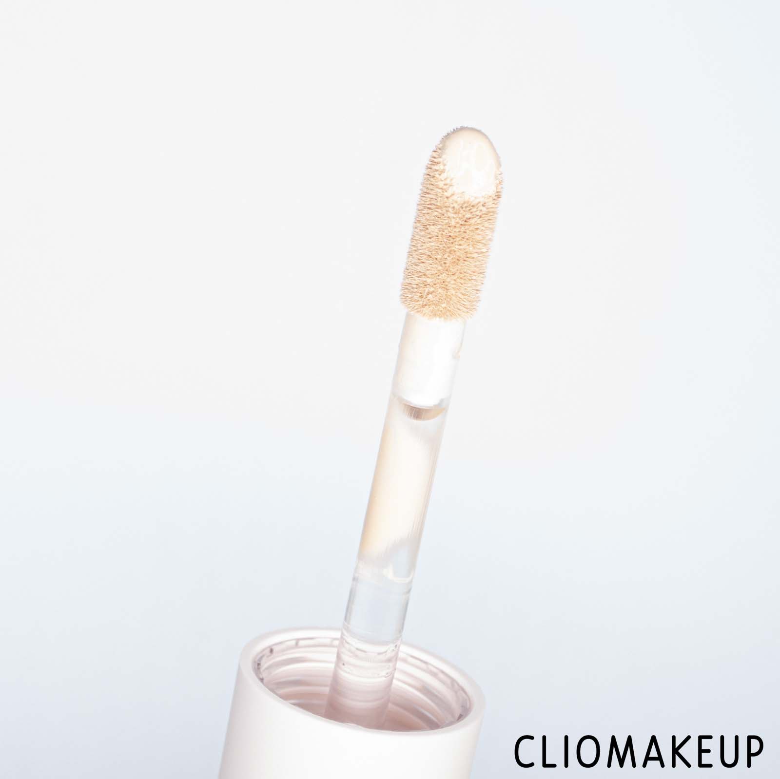 cliomakeup-recensione-fondotinta-rare-beauty-liquid-touch-weightless-foundation-5