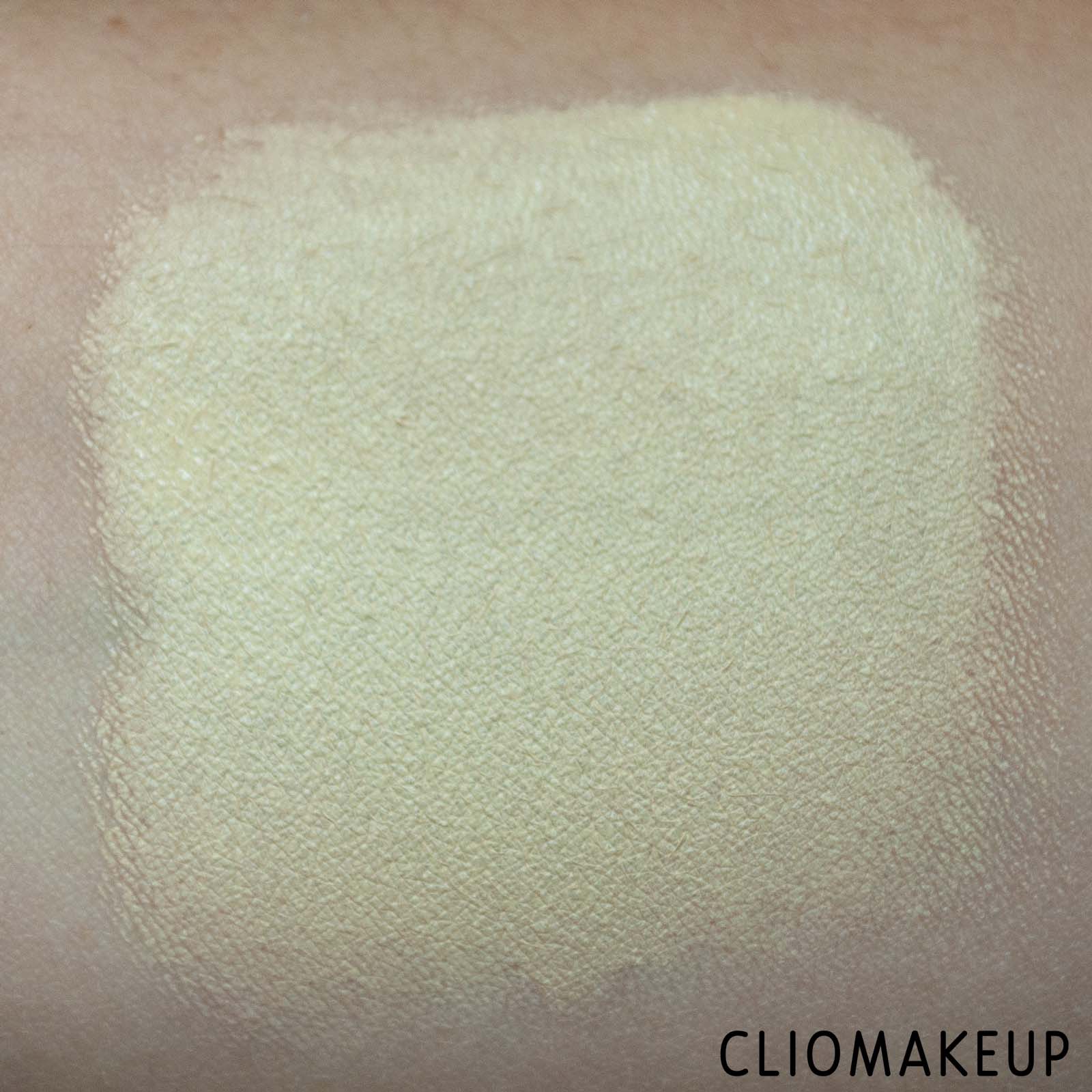 cliomakeup-recensione-fondotinta-rare-beauty-liquid-touch-weightless-foundation-8