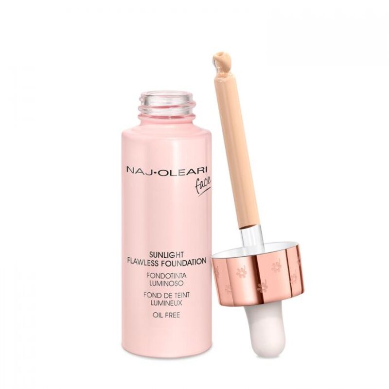 cliomakeup-saldi-beauty-estate-2021-naj-oleari-sunlight-flawless-foundation