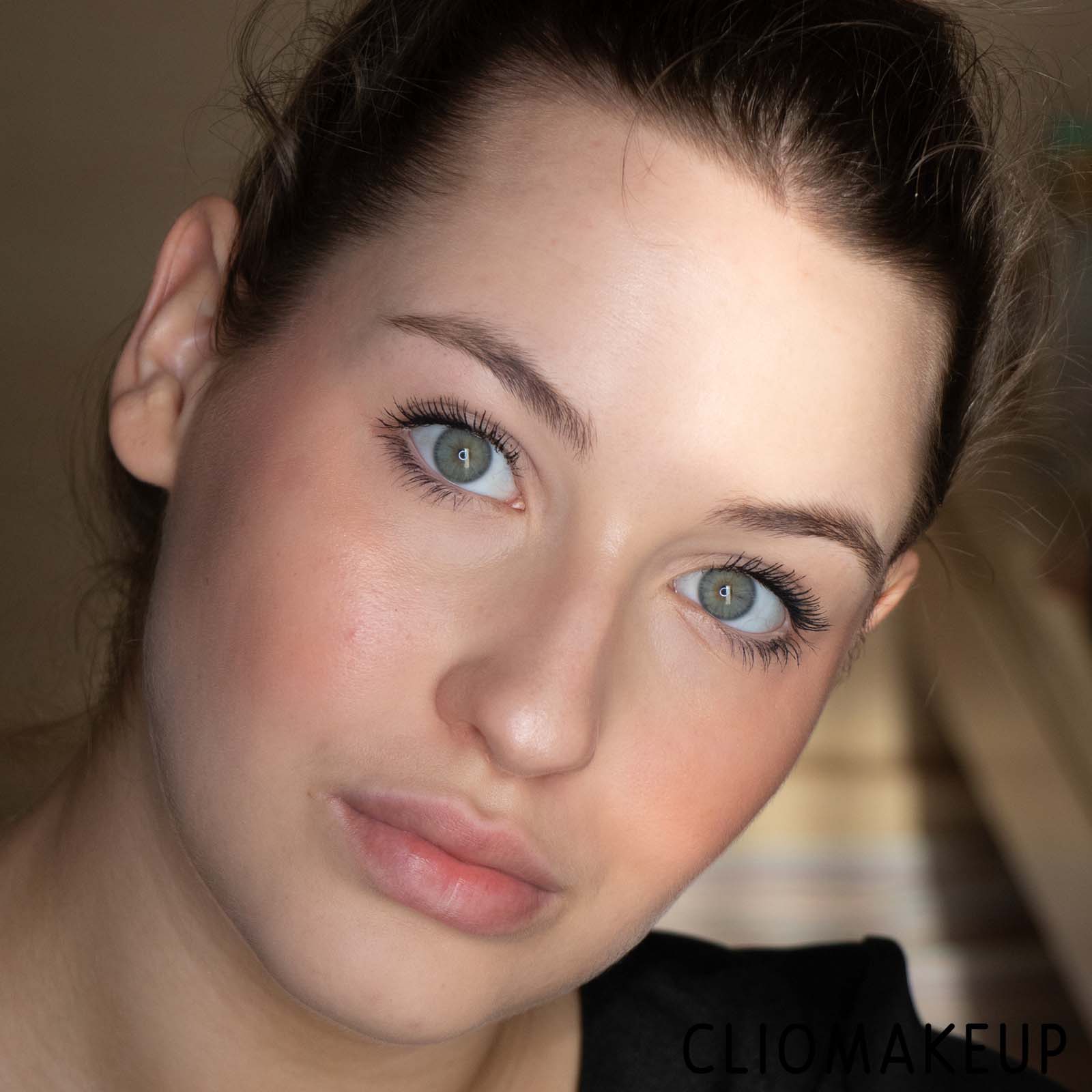 Cliomakeup-Neve-Cosmetics-Flat-Perfection-Smoothing-Compact-Powder-Fluffy-Matte-Cipria-14