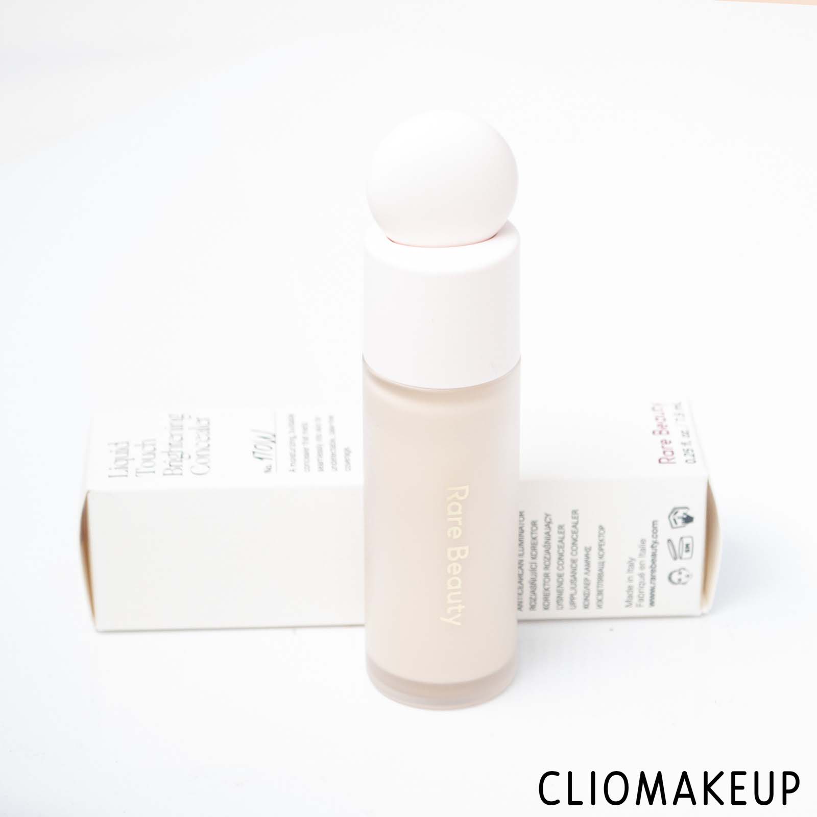 cliomakeup-recensione-correttore-rare-beauty-liquid-touch-brightening-concealer-4