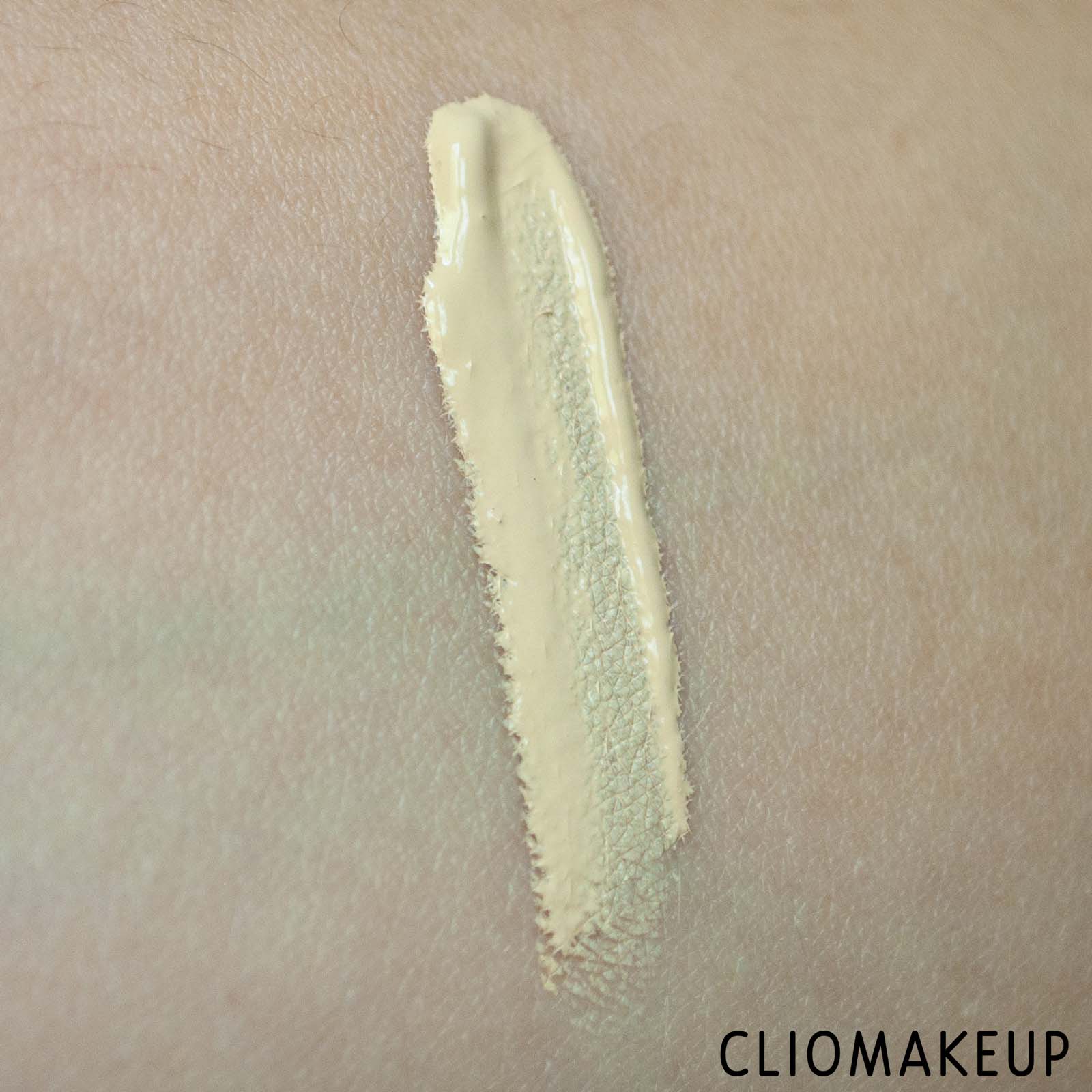 cliomakeup-recensione-correttore-rare-beauty-liquid-touch-brightening-concealer-6