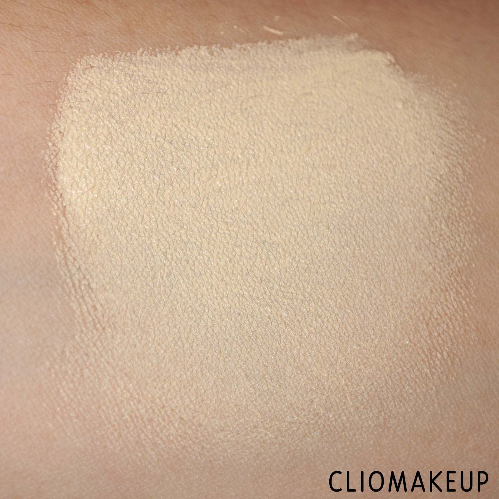 cliomakeup-recensione-correttore-rare-beauty-liquid-touch-brightening-concealer-9