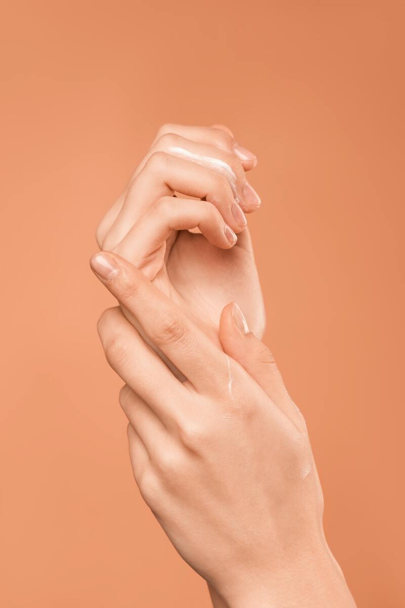 cliomakeup-unghie-che-si-sfaldano-mani