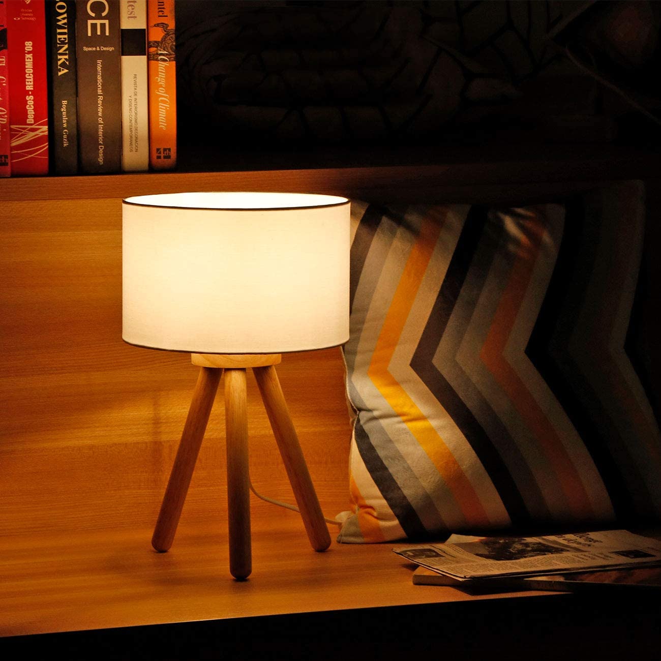 Clio-back-home-look-puntate-3-4-Tomon-Lampada-da-comodino