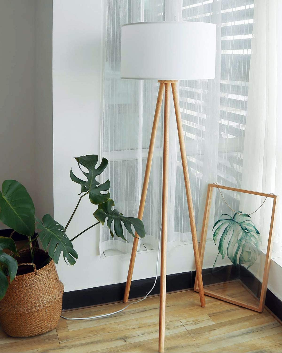 Clio-back-home-look-puntate-3-4-Tomons-Lampada-da-Terra
