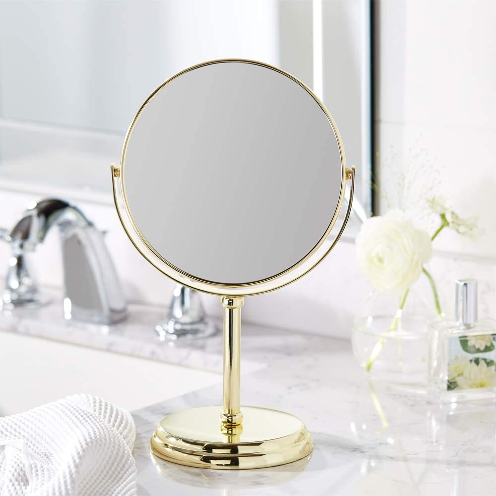 Cliobackhome-look-prima-due-puntate-Amazon-Basics-spacchio