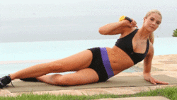 cliomakeup-plank-esercizi-teamclio-con-gamba-sollevata