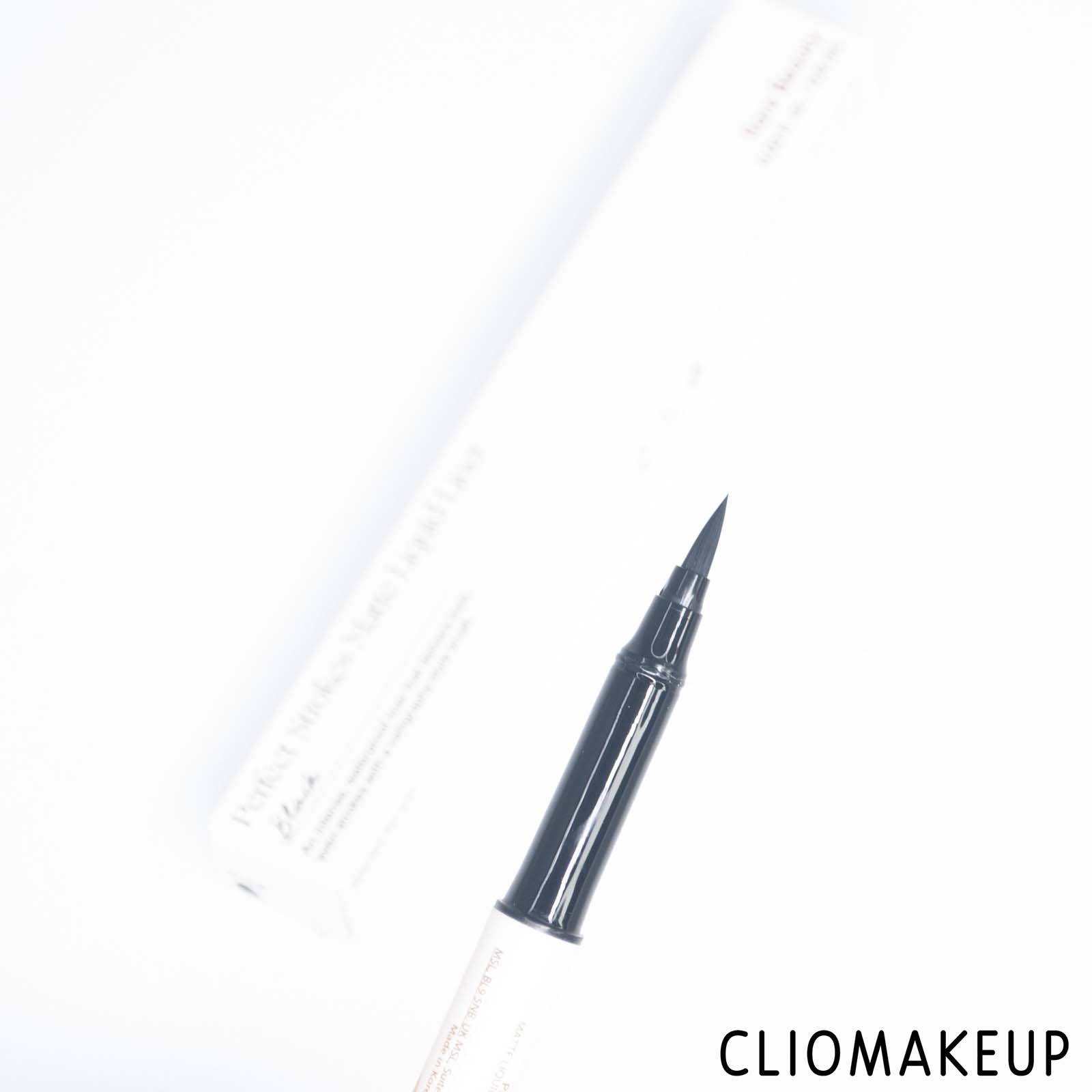 cliomakeup-recensione-eyeliner-rare-beauty-perfect-strokes-matte-liquid-liner-5