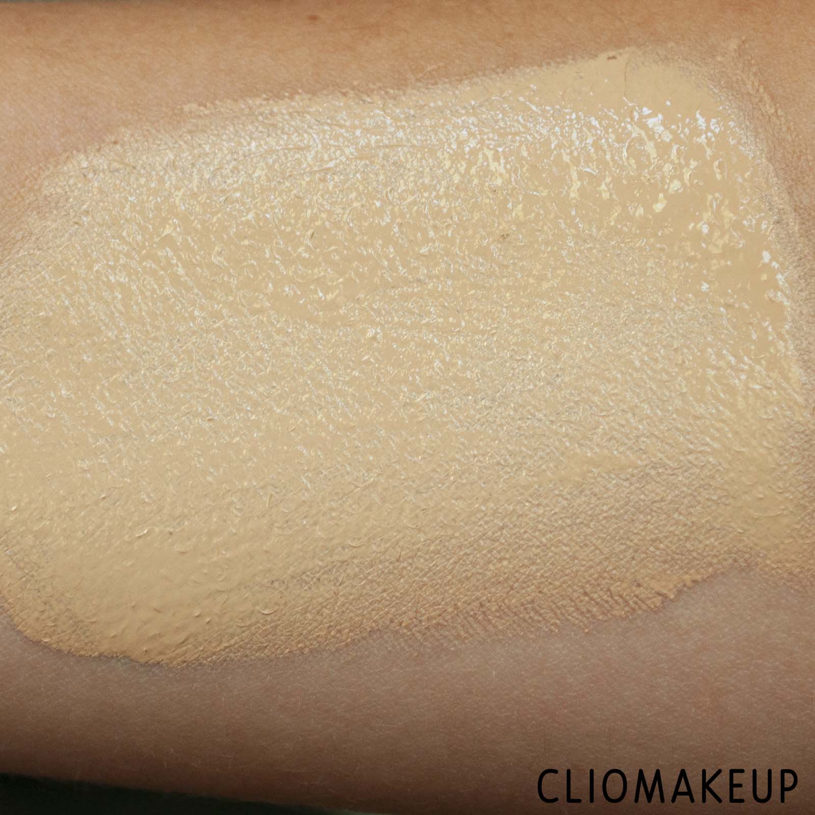 cliomakeup-recensione-fondotinta-essence-fresh-e-fit-foundation-vegan-8