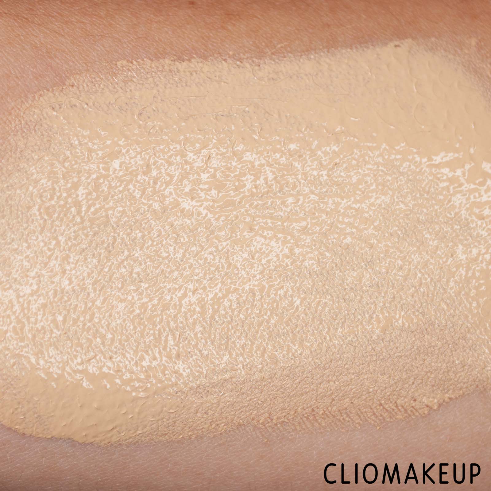 cliomakeup-recensione-fondotinta-essence-fresh-e-fit-foundation-vegan-9
