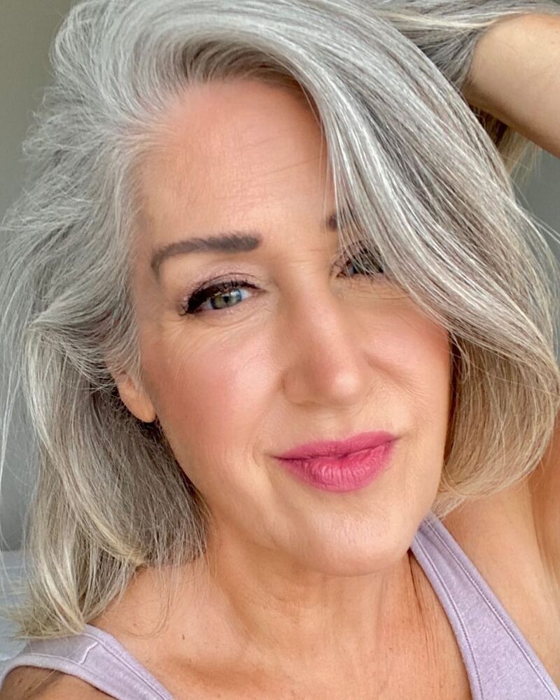 cliomakeup-trucco-capelli-grigi-rossetto