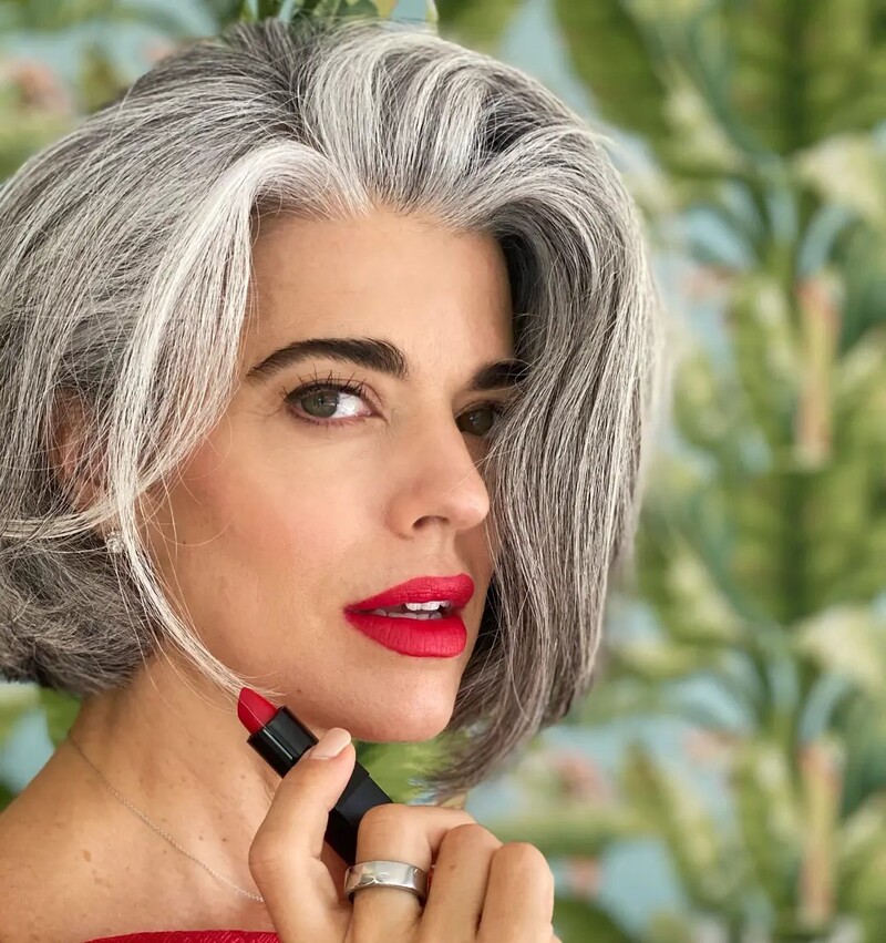 cliomakeup-trucco-capelli-grigi-sopracciglia