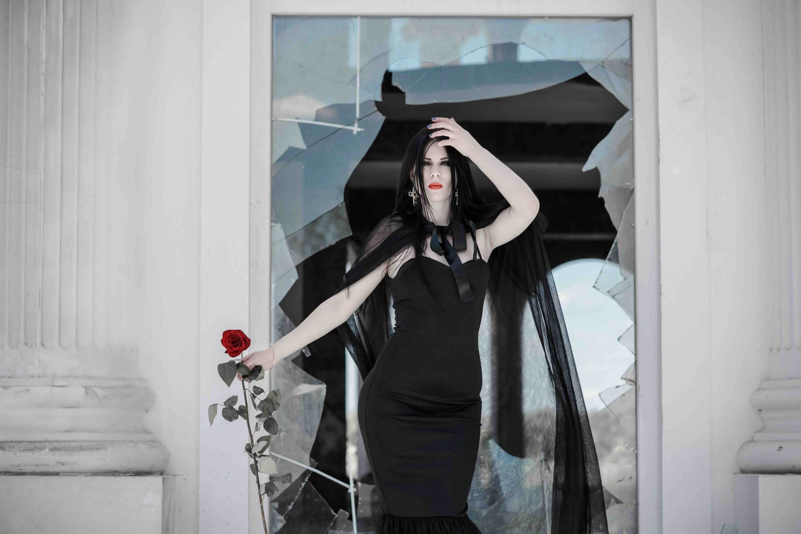 morticia-addams-look