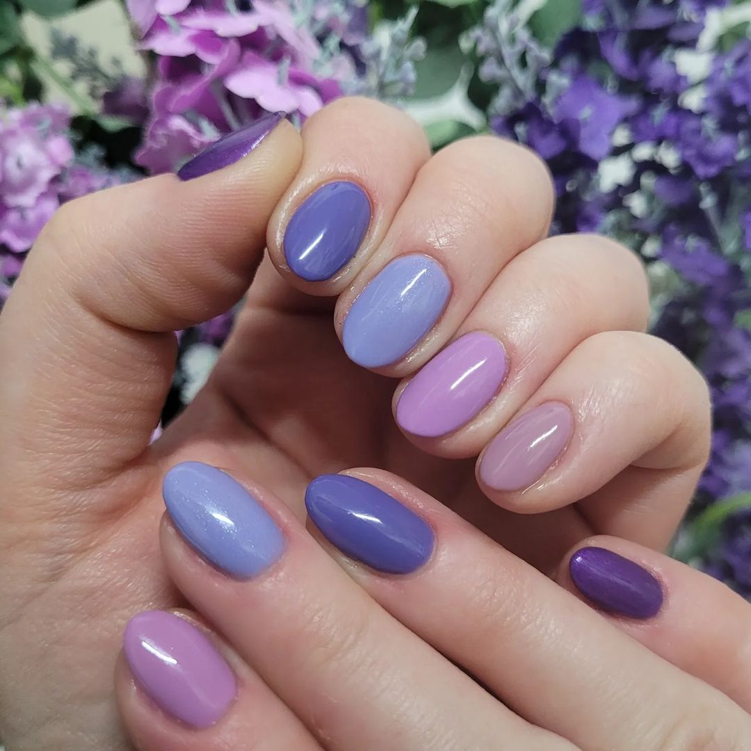 Cliomakeup-unghie-pantone-2022-very-peri-mismatched