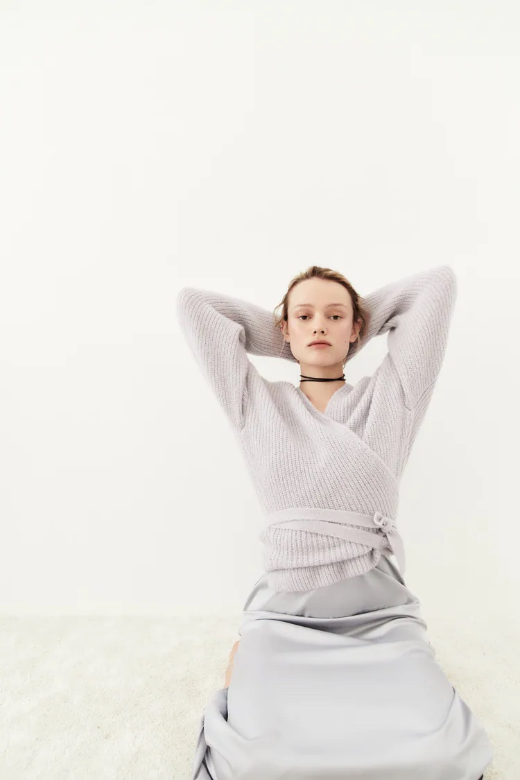Cliomakeup-zara-primavera-2022-cardigan-fiocco-grigio